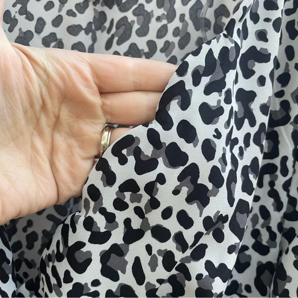 TRIXXI Women’s Animal Print Blouse Scalloped V Neck High Waist Medium - Picture 4 of 8